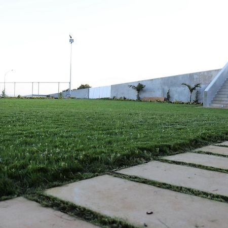 Yellow Studio Brand New Limassol Luaran gambar