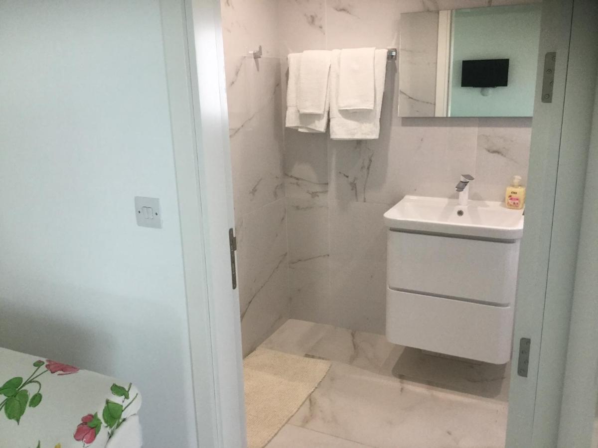 Yellow Studio Brand New Limassol Luaran gambar