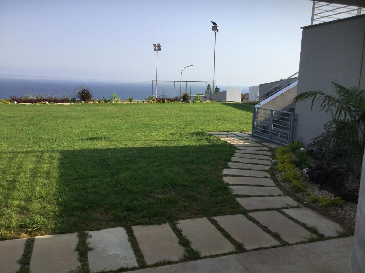 Yellow Studio Brand New Limassol Luaran gambar