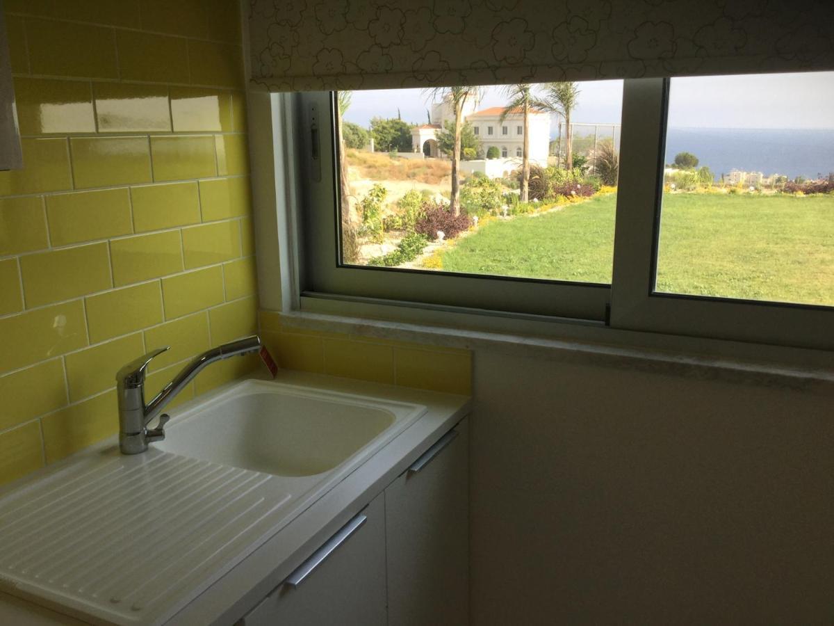 Yellow Studio Brand New Limassol Luaran gambar