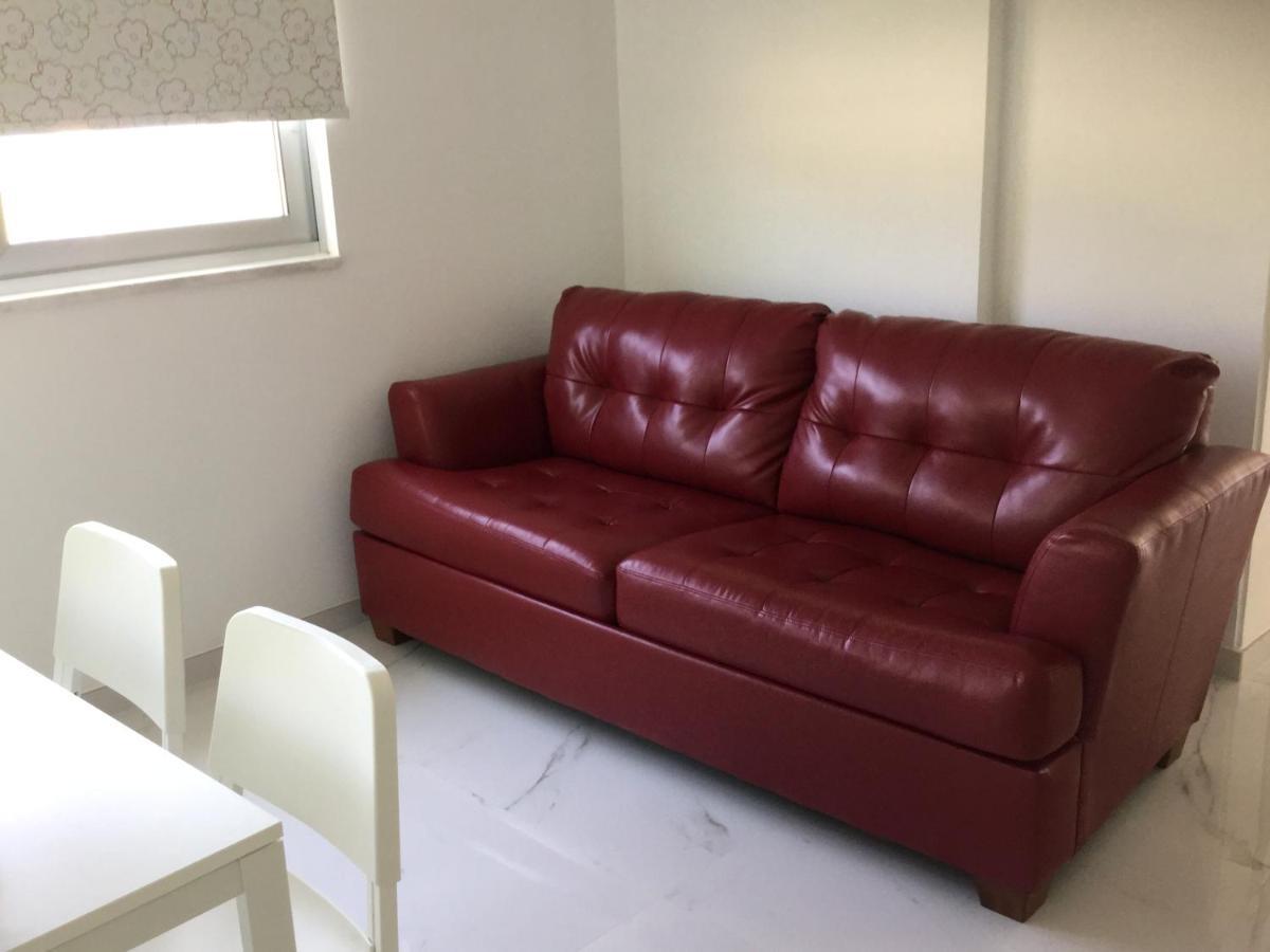 Yellow Studio Brand New Limassol Luaran gambar