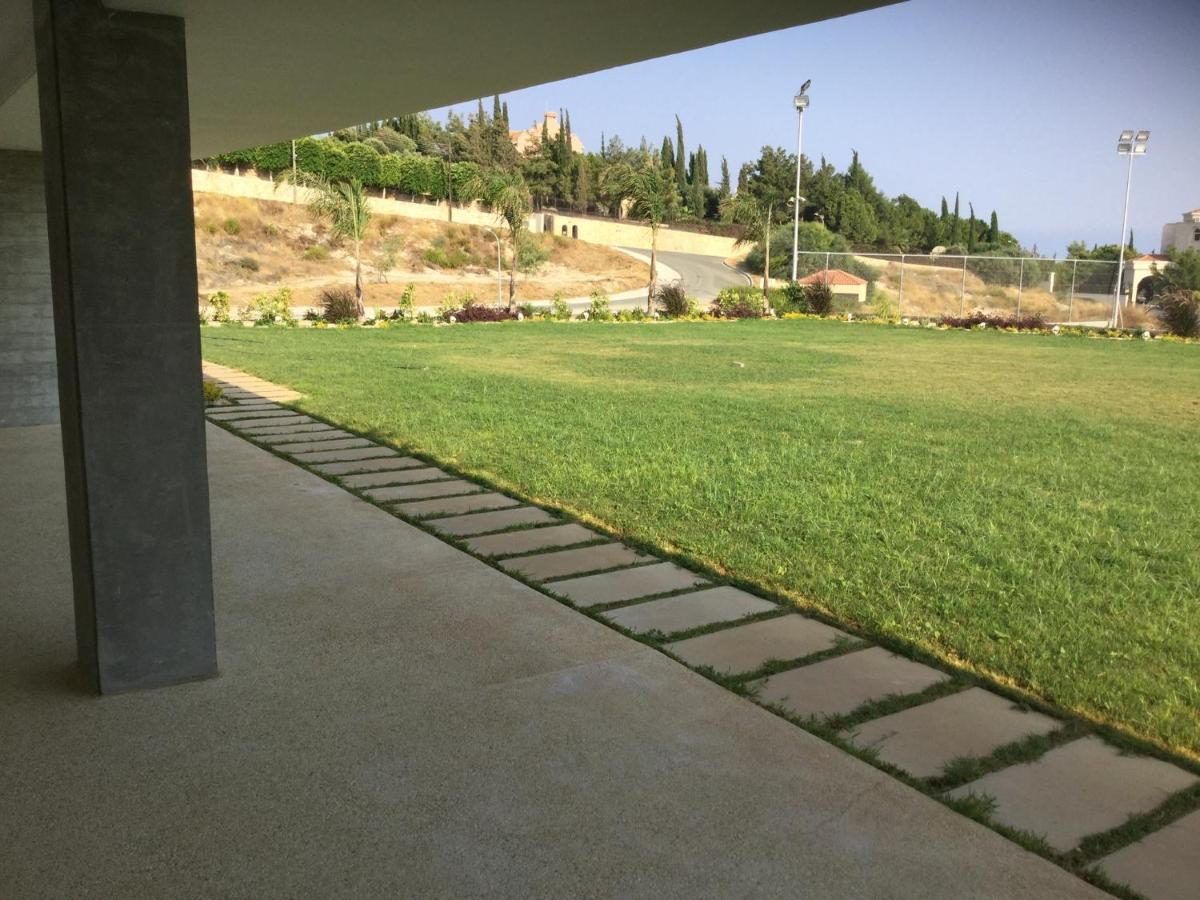 Yellow Studio Brand New Limassol Luaran gambar
