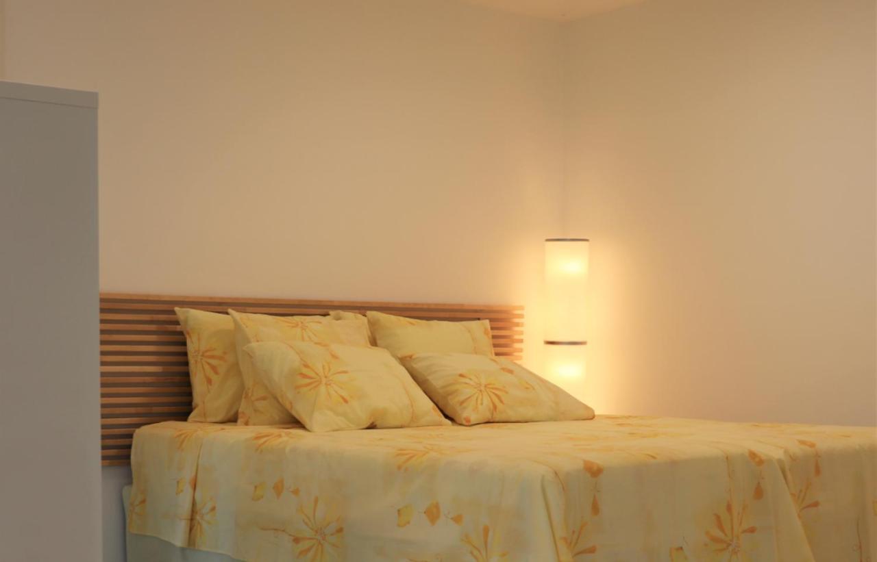 Yellow Studio Brand New Limassol Luaran gambar